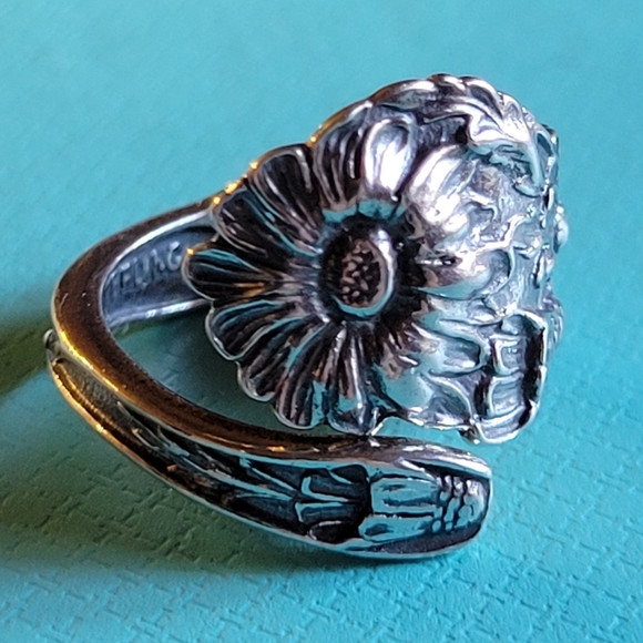 Antique Vintage Daisy Spoon Ring in Sterling Silver - Picture 8 of 11